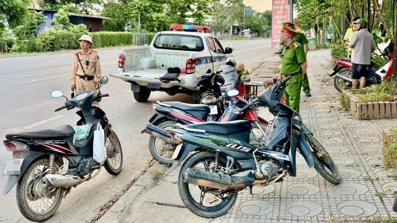 Giữ bình yên từ những con đường ở vùng quê “đất lửa” -0
