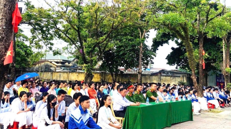 Giữ bình yên từ những con đường ở vùng quê “đất lửa” -0