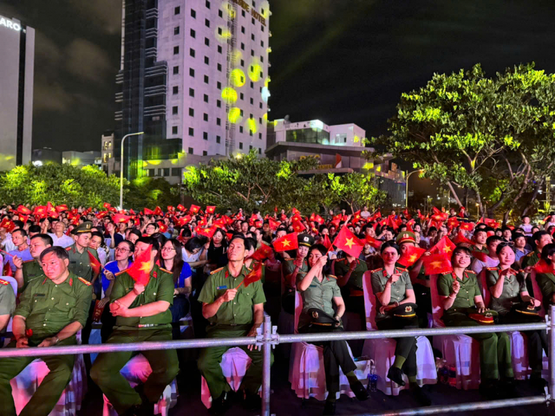 Gala “Tổ quốc bình yên” - Bản hùng ca vang lên trên dòng sông Hàn -0
