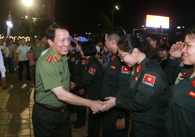 Gala “Tổ quốc bình yên” - Bản hùng ca vang lên trên dòng sông Hàn -0