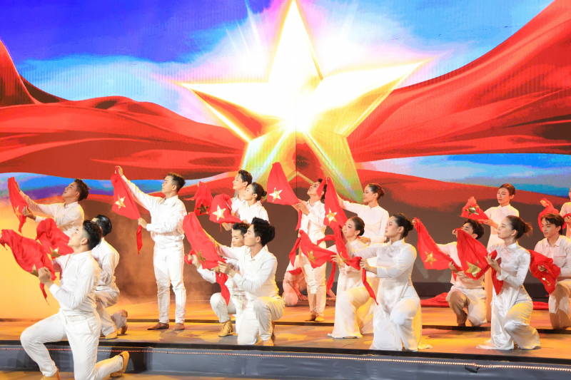 Gala “Tổ quốc bình yên” - Bản hùng ca vang lên trên dòng sông Hàn -1