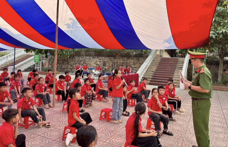Đẩy mạnh tuyên truyền pháp luật ở vùng cao, biên giới Cao Bằng  -4