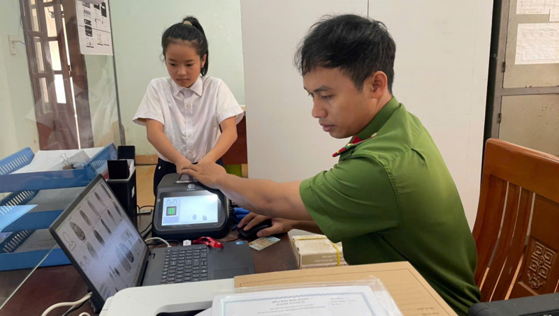 Công an cấp xã thực hiện “nhiệm vụ kép” trong những ngày nghỉ lễ -0
