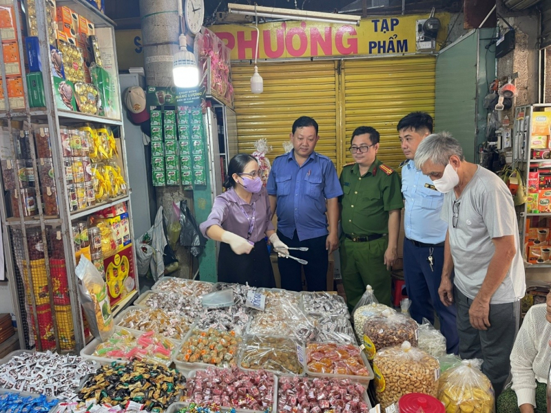 TP Hồ Chí Minh quyết liệt truy quét thực phẩm không rõ nguồn gốc -0