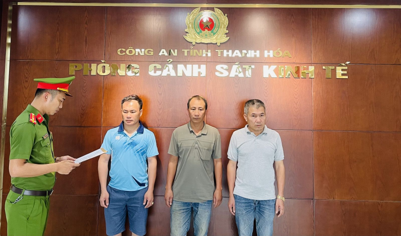 Khởi tố vụ 3 đối tượng khai thác đất trái phép -0