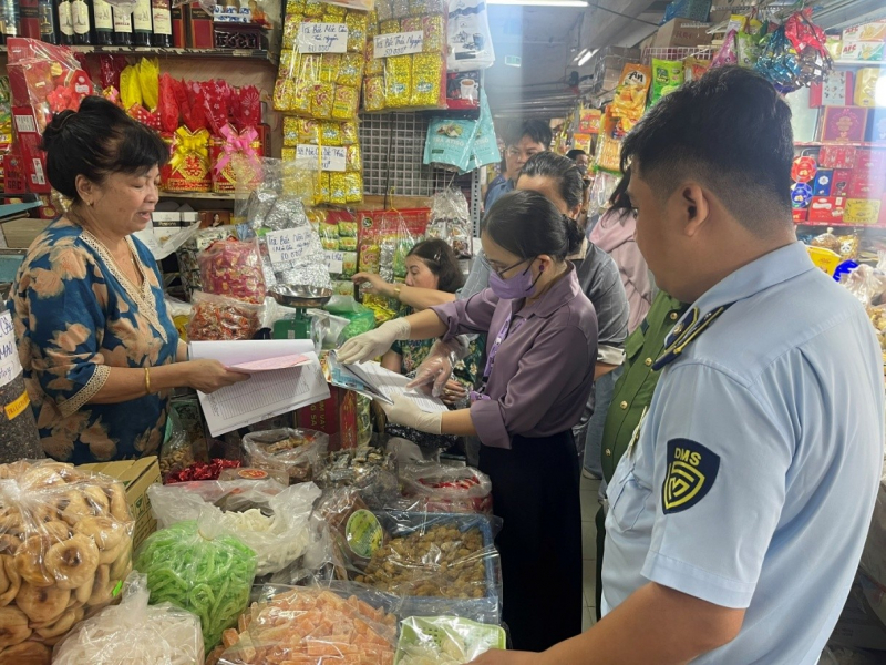 TP Hồ Chí Minh quyết liệt truy quét thực phẩm không rõ nguồn gốc -0