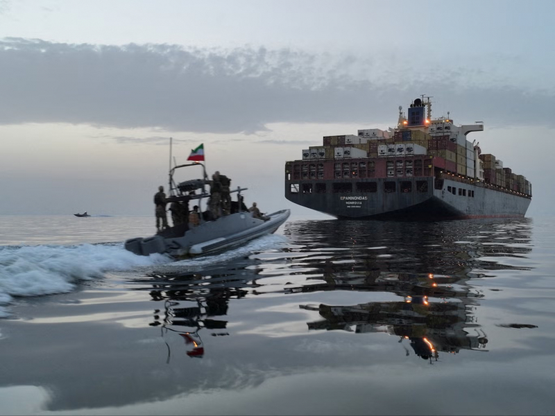 Iran áp luật mới với eo biển Hormuz -0