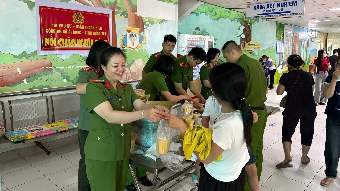 Vững vàng giữ bình yên, lan tỏa những giá trị nhân văn -0