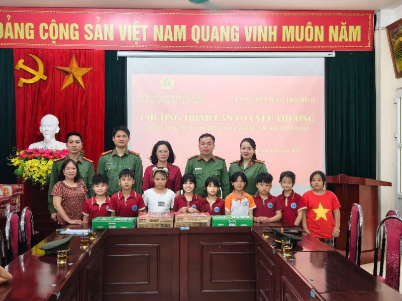 Vững vàng giữ bình yên, lan tỏa những giá trị nhân văn -1
