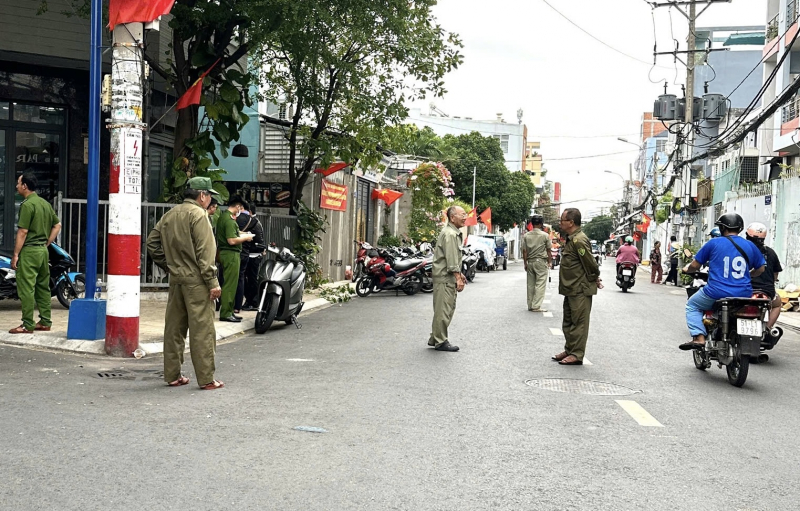 Nam thanh niên tử vong bất thường dưới sảnh tòa nhà cao tầng  -0