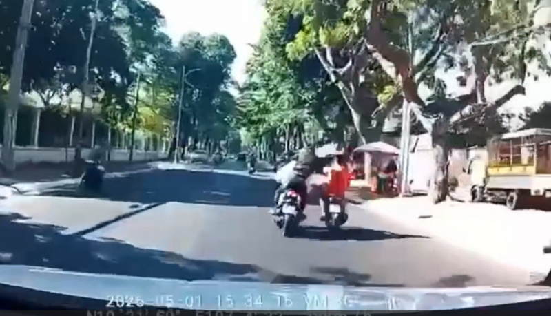 Bắt giữ 3 đối tượng dùng nón bảo hiểm đánh người ngay trên đường -0