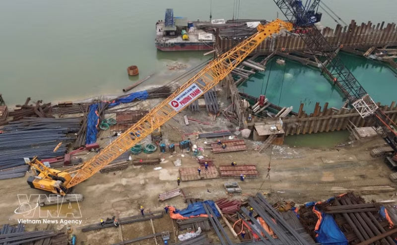 Hanoi accelerates seven Red River bridge projects, many exceed 70% completion -0