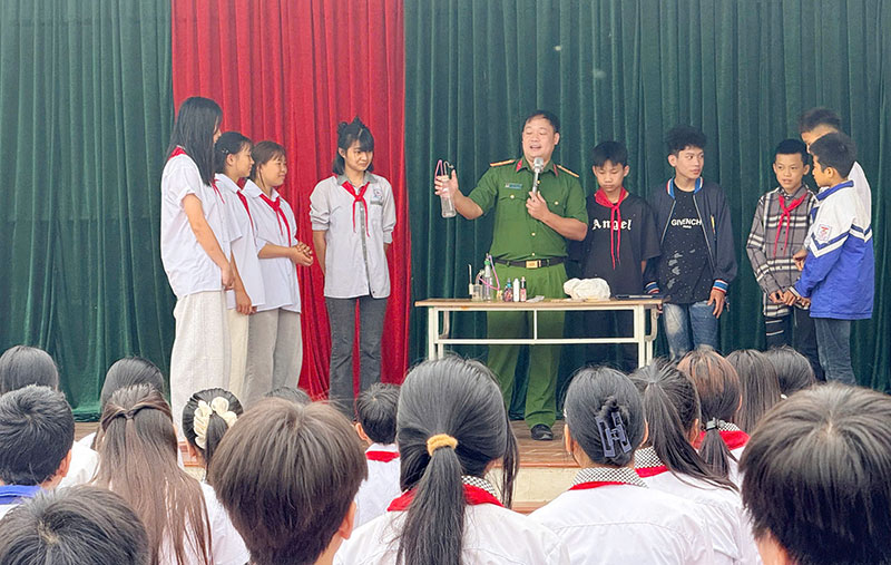 2-3.jpg -0