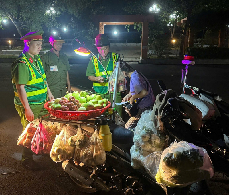 Quyết tâm lập lại trật tự đô thị: “Cuộc chiến” không khoan nhượng với vi phạm lòng, lề đường -0