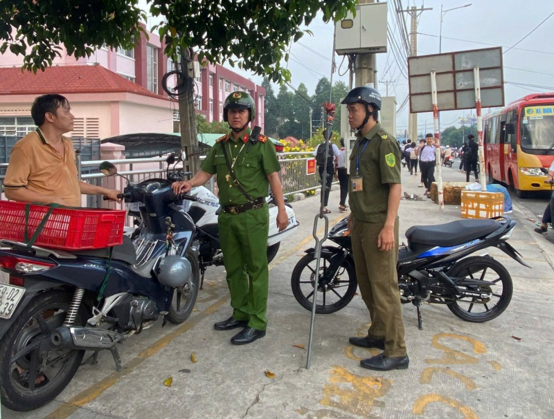 Quyết tâm lập lại trật tự đô thị: “Cuộc chiến” không khoan nhượng với vi phạm lòng, lề đường -1