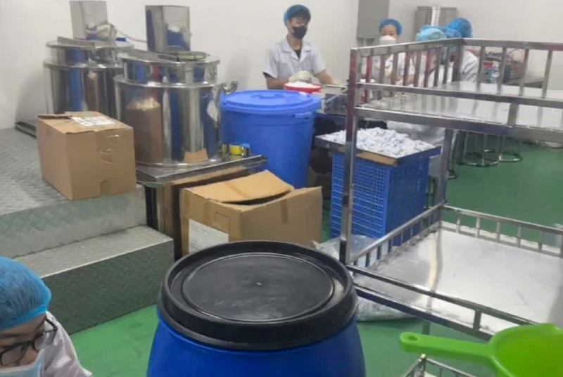 Triệt phá ổ sản xuất hàng giả núp bóng doanh nghiệp -0