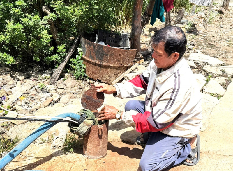 Sống ngột ngạt quanh trại heo bốc mùi nồng nặc -0