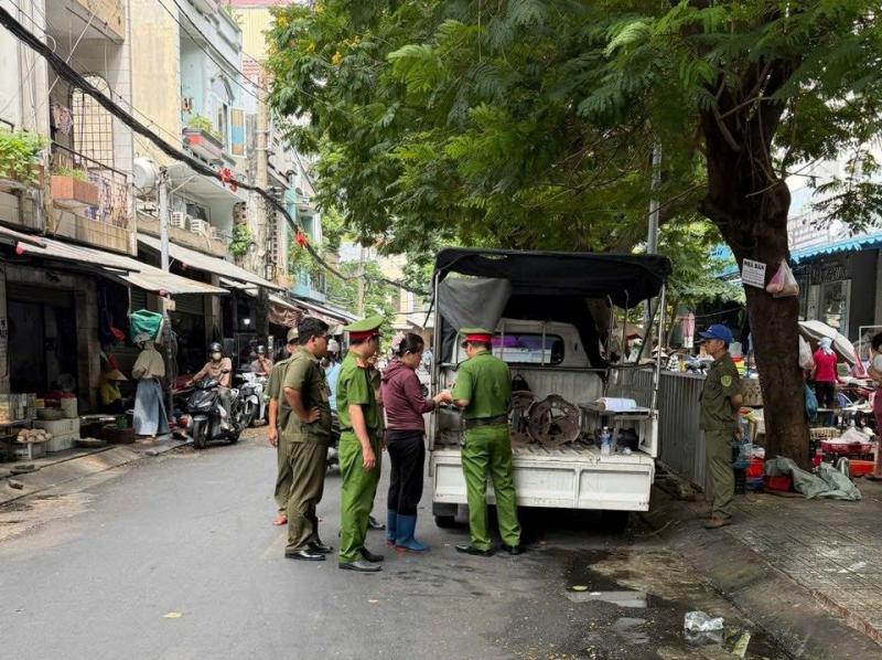 Quyết tâm lập lại trật tự đô thị: “Cuộc chiến” không khoan nhượng với vi phạm lòng, lề đường -0