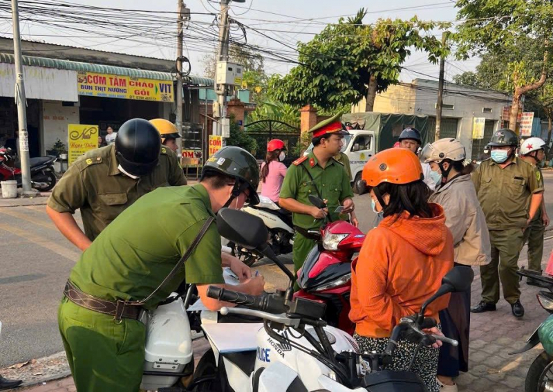 Quyết tâm lập lại trật tự đô thị: “Cuộc chiến” không khoan nhượng với vi phạm lòng, lề đường -1