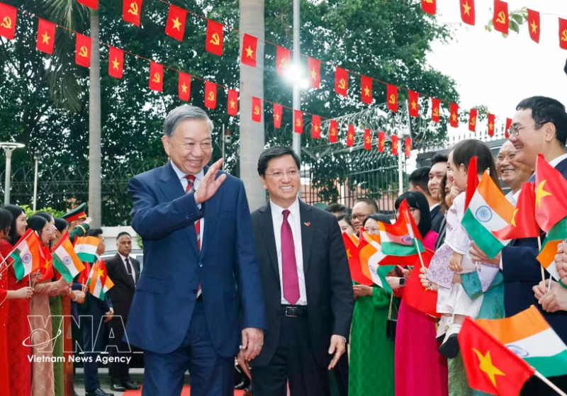 Party General Secretary, State President To Lam meets with Vietnamese community in India -0