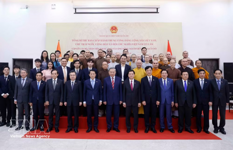 Party General Secretary, State President To Lam meets with Vietnamese community in India -0