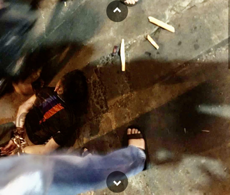 Bắt đối tượng ném chai xăng vào nhà dân rồi đâm người khiến 2 người bị thương  -0
