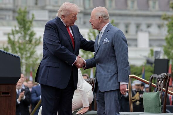 vua charles c%3fn xây d%3fng hình %3fnh c%3fa mình nhu m%3ft v%3f vua có ti%3fng nói .jpg -3