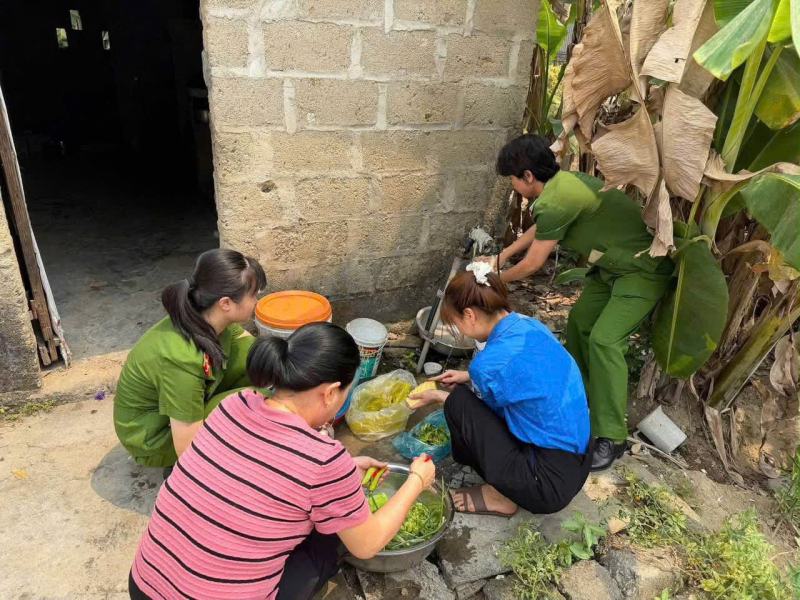 Lan tỏa nhiều nghĩa cử đẹp từ phong trào thi đua “Ba nhất” trong Phụ nữ Công an Cố đô Huế -0