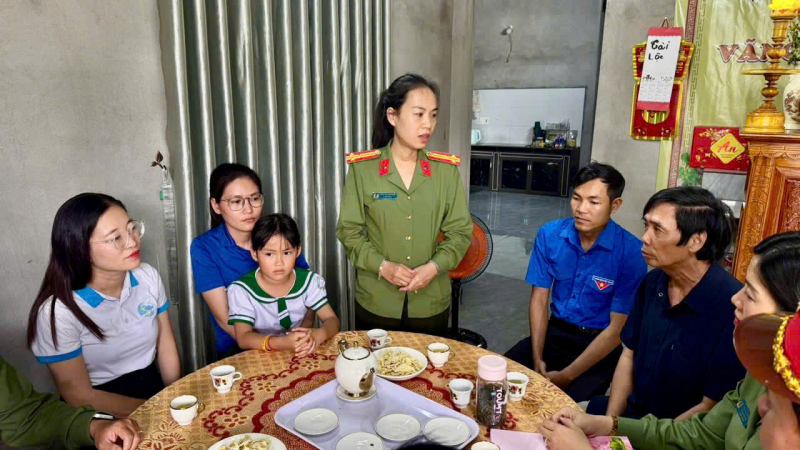 Lan tỏa nhiều nghĩa cử đẹp từ phong trào thi đua “Ba nhất” trong Phụ nữ Công an Cố đô Huế -0