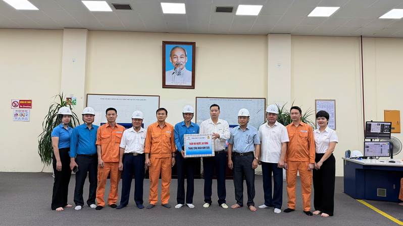Công đoàn EVNGENCO1 thăm hỏi, động viên người lao động Công ty cổ phần Nhiệt điện Quảng Ninh -0