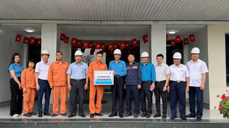 Công đoàn EVNGENCO1 thăm hỏi, động viên người lao động Công ty cổ phần Nhiệt điện Quảng Ninh -1