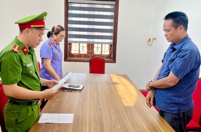 Bắt cựu cán bộ địa chính xã nhận tiền để lo “sổ đỏ” trái pháp luật -0