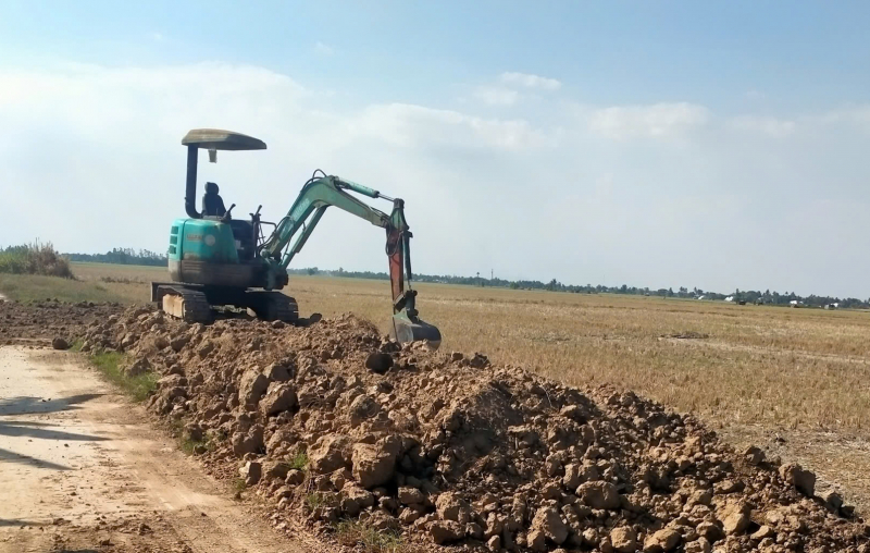 Phát hiện nhiều vụ khai thác đất mặt trái phép tại một phường ở Cần Thơ -0
