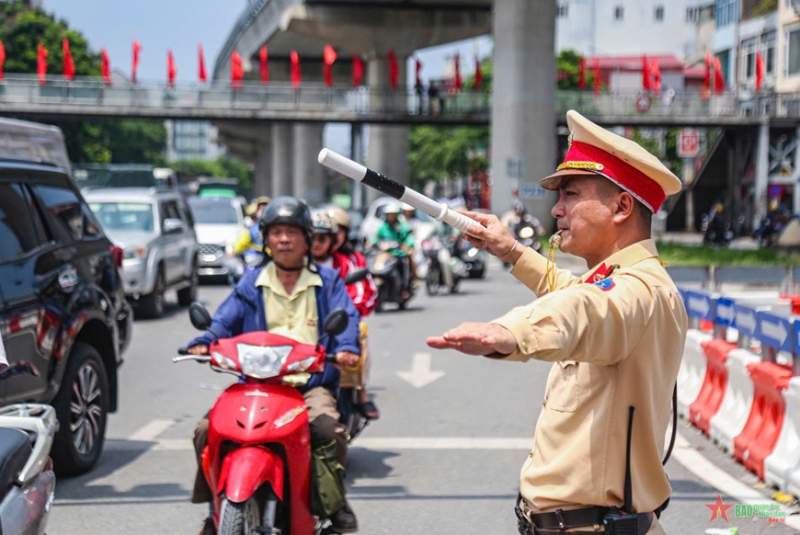 Hà Nội: Đề xuất hỗ trợ 5 triệu đồng/tháng đối với một số lực lượng công an -0