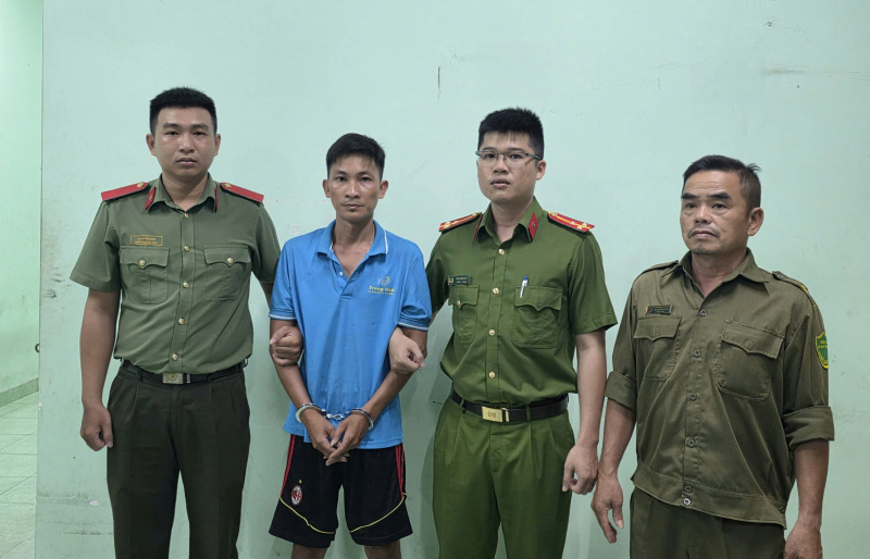 Tạm giữ khẩn cấp “cha dượng” đánh con riêng của vợ  -0
