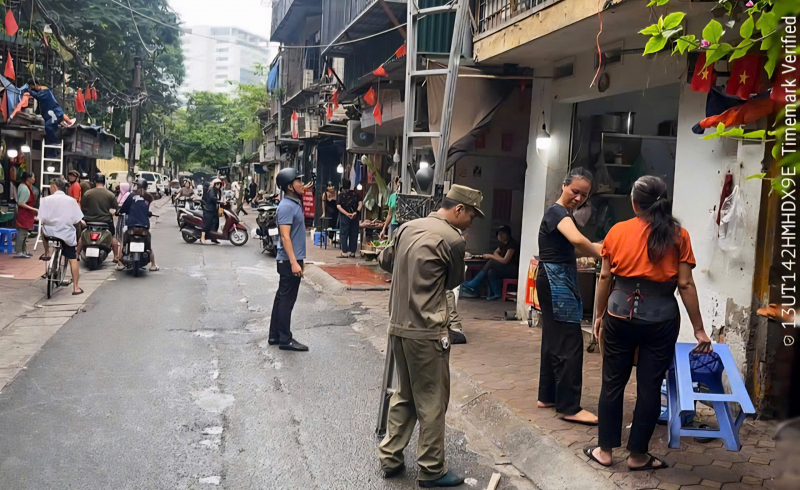Mạnh tay xử lý chợ tạm, “chợ cóc” quanh chợ Thành Công -0