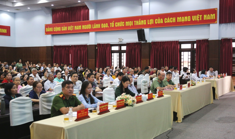 Thứ trưởng Lê Quốc Hùng tiếp xúc cử tri tại TP Hồ Chí Minh -0