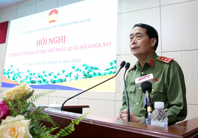 Deputy Minister Le Quoc Hung meets voters in Ho Chi Minh city -0
