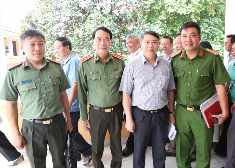 Thứ trưởng Lê Quốc Hùng tiếp xúc cử tri tại TP Hồ Chí Minh -0