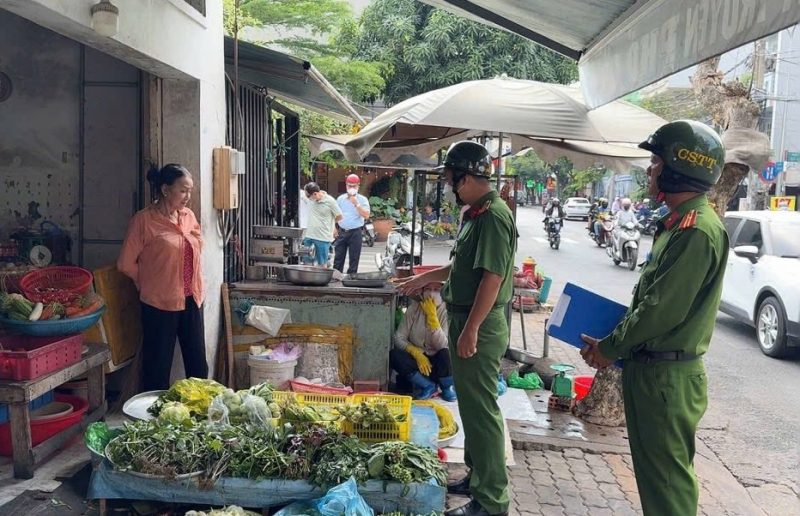 TP Hồ Chí Minh “chuyển đổi sinh kế” để người bán hàng không phải bám víu vào vỉa hè -0