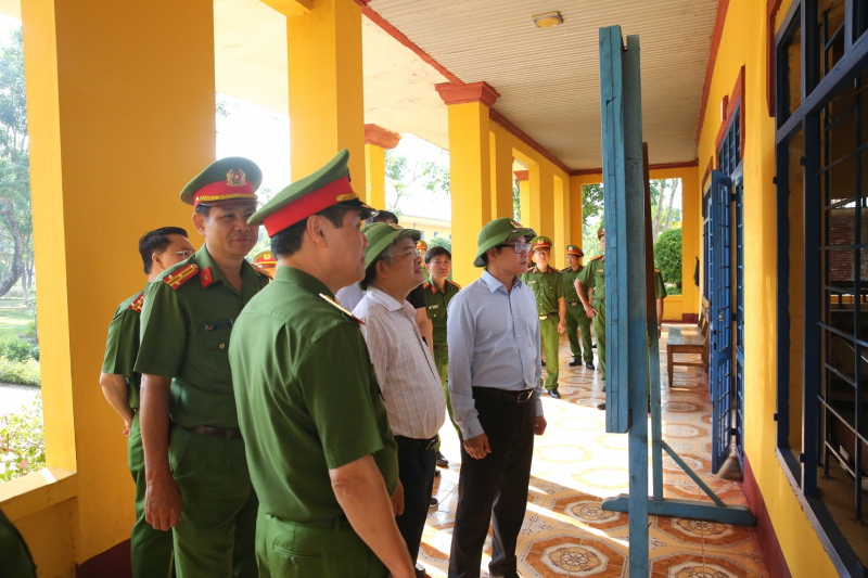 Đoàn công tác Văn phòng Chủ tịch nước kiểm tra công tác đặc xá tại Trại giam Tống Lê Chân -1