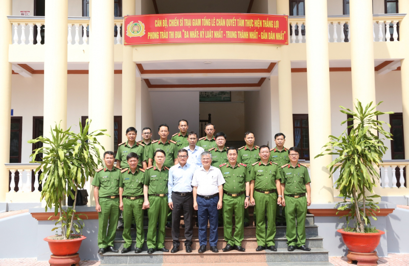 Đoàn công tác Văn phòng Chủ tịch nước kiểm tra công tác đặc xá tại Trại giam Tống Lê Chân -0