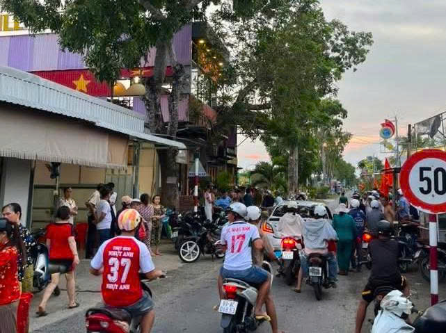 Triệu tập 11 đối tượng sau vụ thiếu niên 17 tuổi bị đâm tử vong trong quán cà phê -0