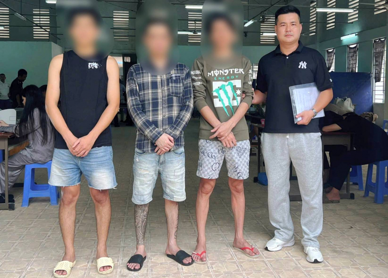 Phối hợp Đại sứ quán hỗ trợ công dân người nước ngoài về nước  -0