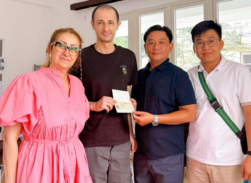 Phối hợp Đại sứ quán hỗ trợ công dân người nước ngoài về nước  -3