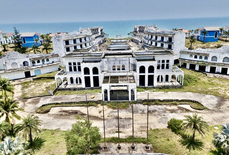 Nỗi buồn âm ỉ những bãi biển miền Trung. Bài 2: Nghịch lý mang tên “bờ biển vắng” -0