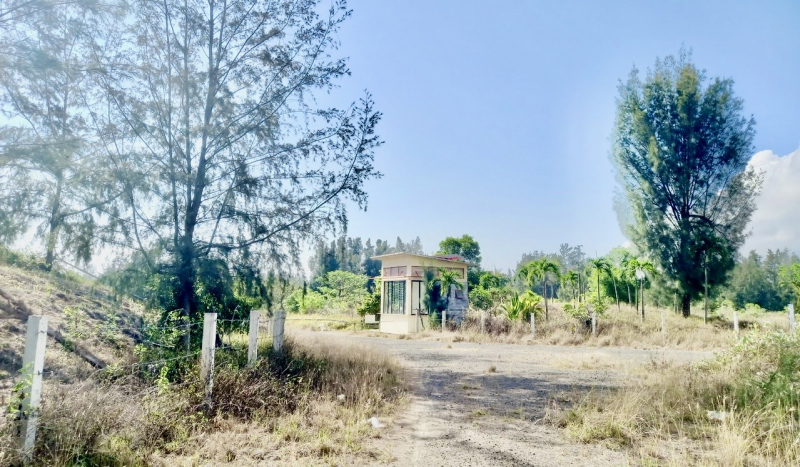 Nỗi buồn âm ỉ những bãi biển miền Trung. Bài 2: Nghịch lý mang tên “bờ biển vắng” -0