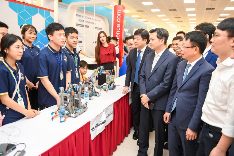 Gần 3.000 thí sinh tranh tài tại vòng chung kết Cuộc thi Vô địch Quốc gia STEM, AI và Robottics -0