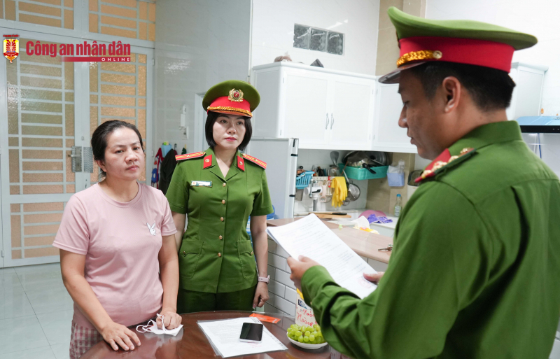 Bắt tạm giam đối tượng giả danh nhân viên công ty tài chính để lừa đảo -0