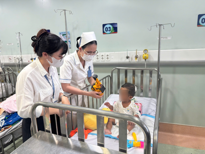 TP Hồ Chí Minh: Làm rõ vụ bé trai bị mẹ ruột và người tình bạo hành gây đa chấn thương -2